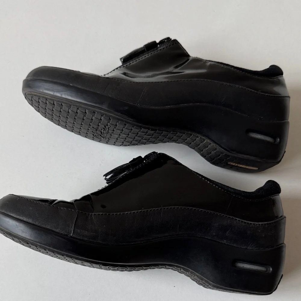 Cole Haan (NikeAir) Sleek Black Women's Waterproof Shoes - Picture 10 of 10